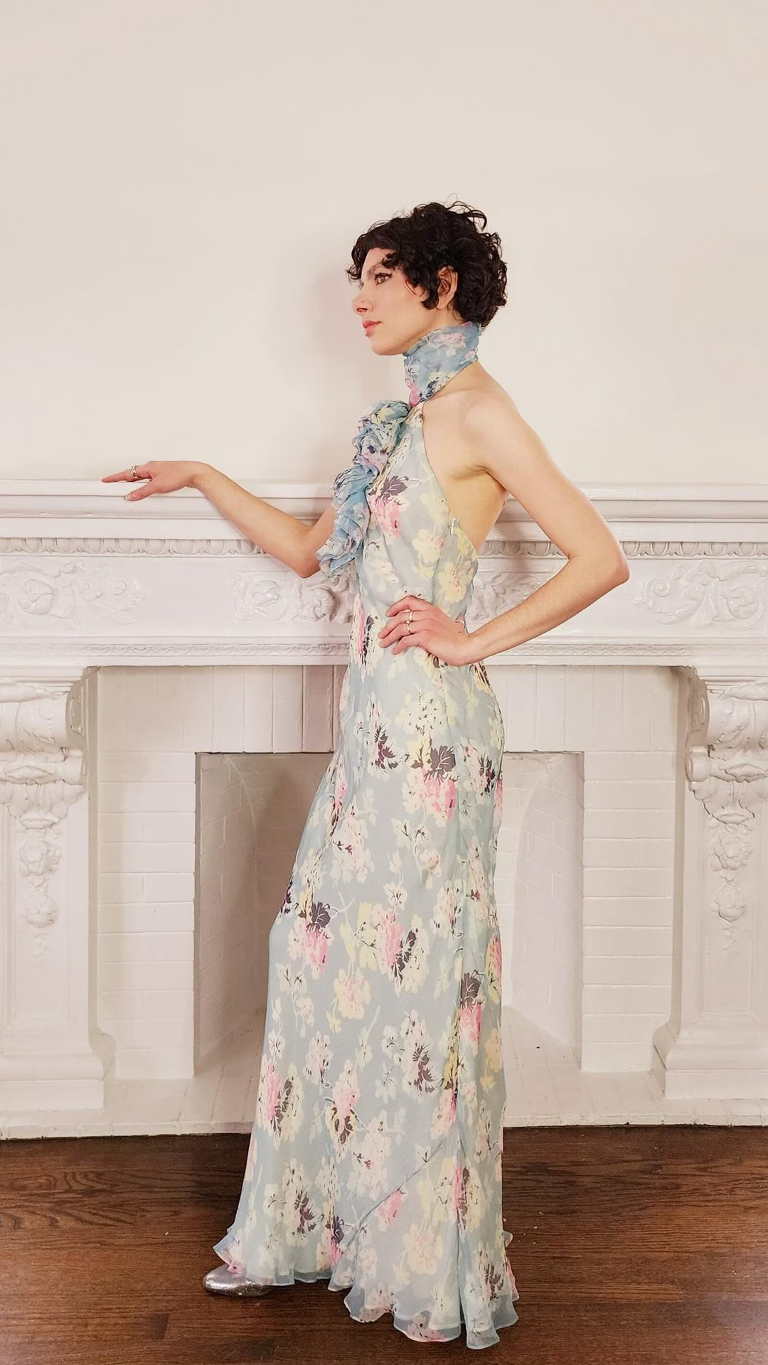 Hellgrünes Boho-Maxikleid: Blumenmuster, Stehkragen & Rüschen-Saum S-L