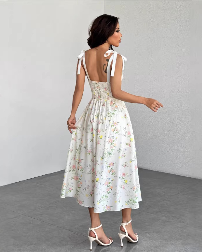 Damen Sommerkleid Weiß mit Blumenmuster: Elegantes Midi-Trägerkleid mit Schleifen-Details & Herz-Ausschnitt, Figurbetontes A-Linien Kleid für Urlaub & Gartenparty XS-L