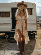 Damen Boho Sommerkleid Beige: Elegantes V-Ausschnitt Minikleid mit Blumenprint, Retro Western-Look Vokuhila Kleid mit Puffärmeln & Volants, Modisches Festival-Outfit für Urlaub & Party S-XL