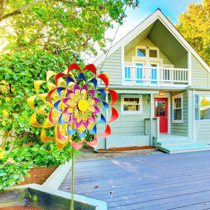 Handgefertigte Blumen-Windmühle – Zauberhaftes Windspiel als Gartendeko