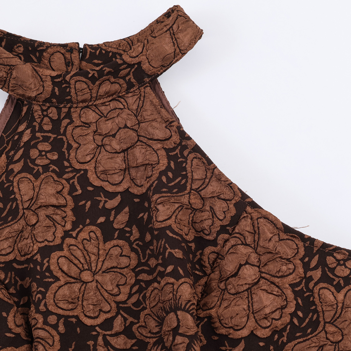 Braunes Jacquard-Maxikleid: Neckholder, Gestufter Rock & Boho-Eleganz XS-L