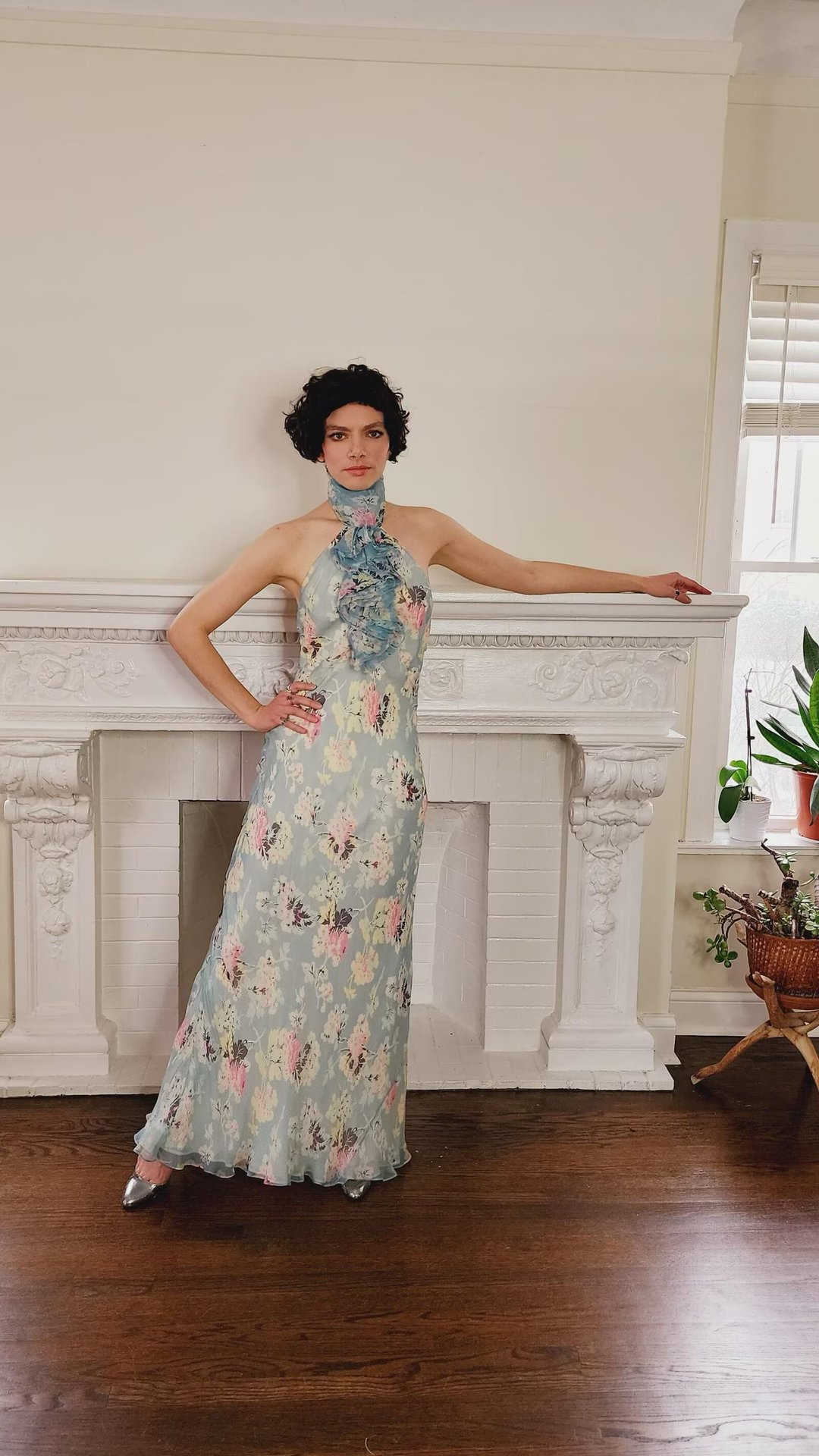 Hellgrünes Boho-Maxikleid: Blumenmuster, Stehkragen & Rüschen-Saum S-L